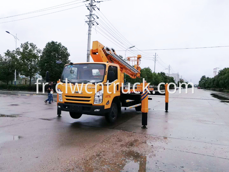 aerial lift bucket truck 3